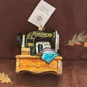 🐈‍⬛ Christopher Radko ornament “Stitch in Time”